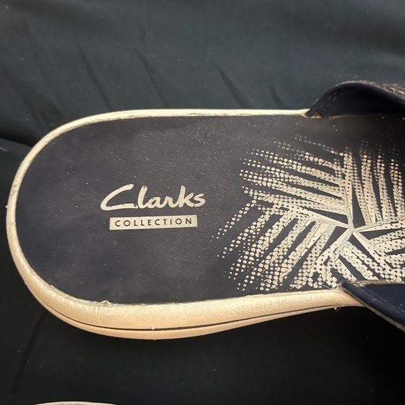 Clarks Women’s 10 Navy Blue Flip-Flops - Picture 6 of 7